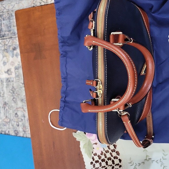 Dooney and Bourke Zip Zip sachel - Picture 5 of 8